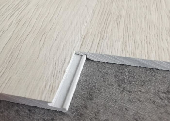 Pavimento SPC in legno duro impermeabile al 100% e ignifugo con spessore da 4,0 mm a 8,0 mm
