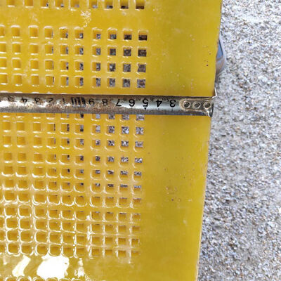 Tappeto per vaglio in poliuretano spessore 40mm con diametro filo 1.5mm per elevata resistenza all'usura in miniera