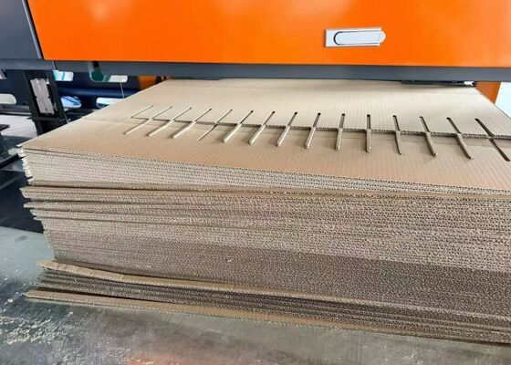 Macchina per taglio filo CNC per cartone ondulato / Tiragraffi