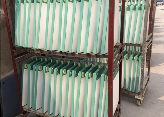 Piastra filtrante in ceramica Materiale SiC Equipaggiamento di filtrazione industriale resistente agli acidi e agli alcali