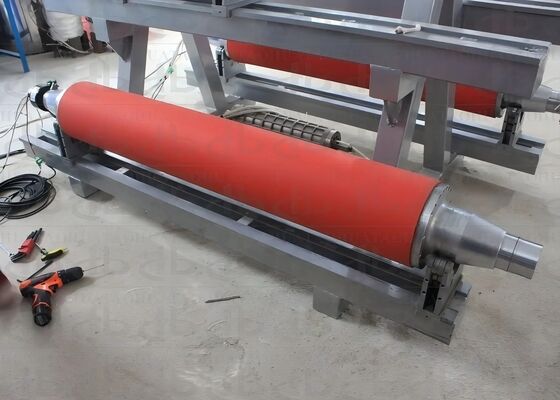 Rullo riscaldante a induzione con efficienza di riscaldamento raddoppiata per la calandratura di pellicole estensibili e a prova di laser