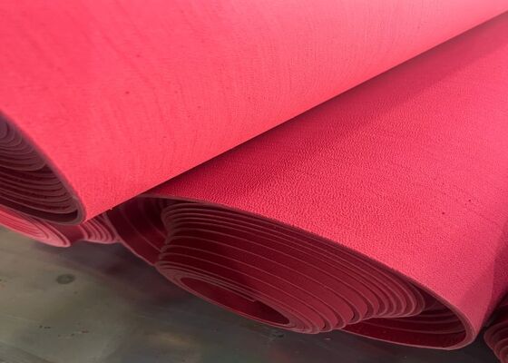 Piastra di rivestimento in gomma per lavorazione in fase liquida e foglio di gomma resistente all'usura con durezza 80 Shore A per protezione mineraria fissata con bulloni